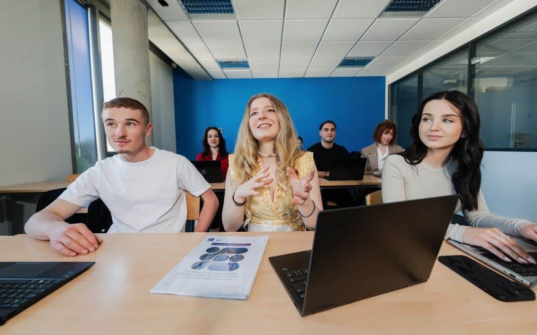 Étudiants salle de classe NBS Metz